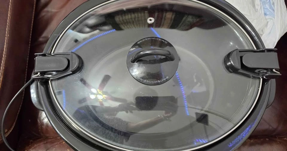 Crock pot- used - photo 2
