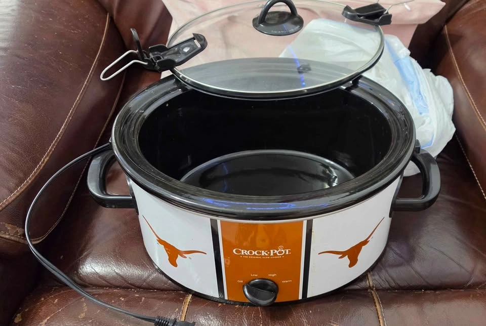 Crock pot- used - photo 3