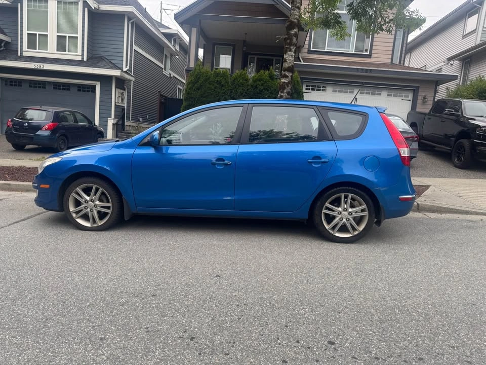 2011 Hyundai Elantra - photo 3