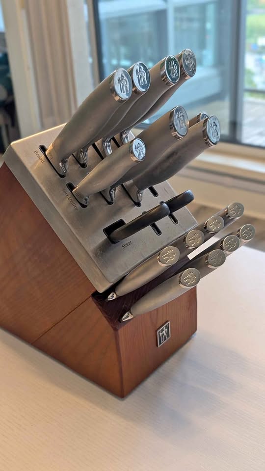 Henckels Modernist Self-Sharpening Knife Block Set