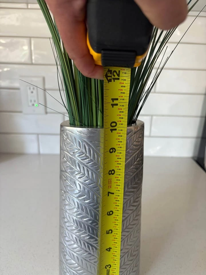 Silver Metal Leaf Pattern Vase with Artificial Grass - photo 2