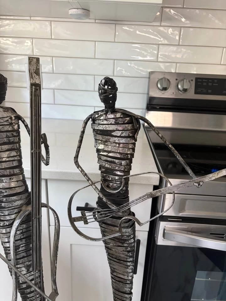 Metal Musician Sculptures - Cello and Guitar Set - photo 2