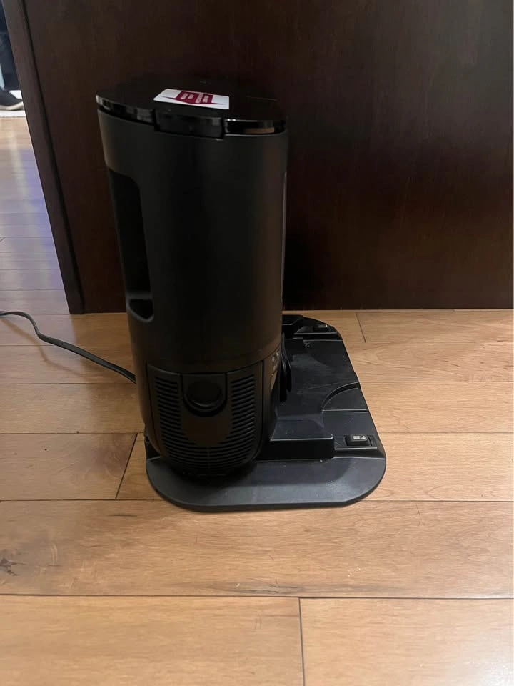 Shark Robotic Vacuum with Base - photo 5