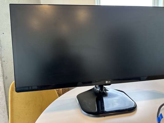 29” Ultrawide FHD LG Monitor || New Condition - photo 2