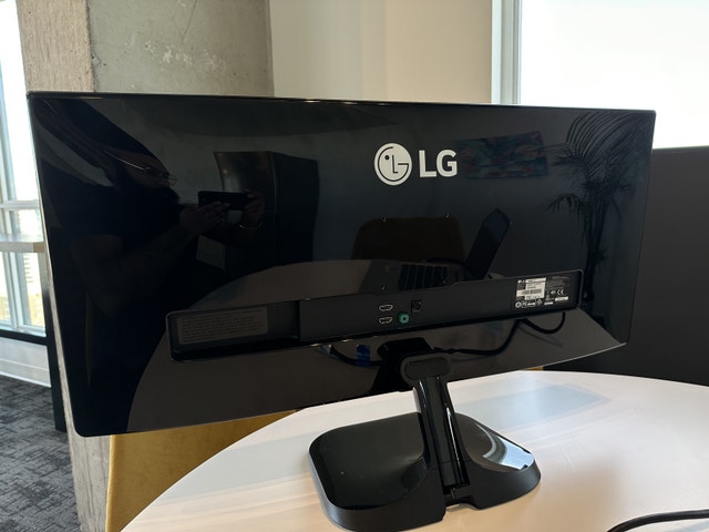 29” Ultrawide FHD LG Monitor || New Condition - photo 3