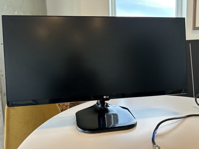 29” Ultrawide FHD LG Monitor || New Condition - photo 4