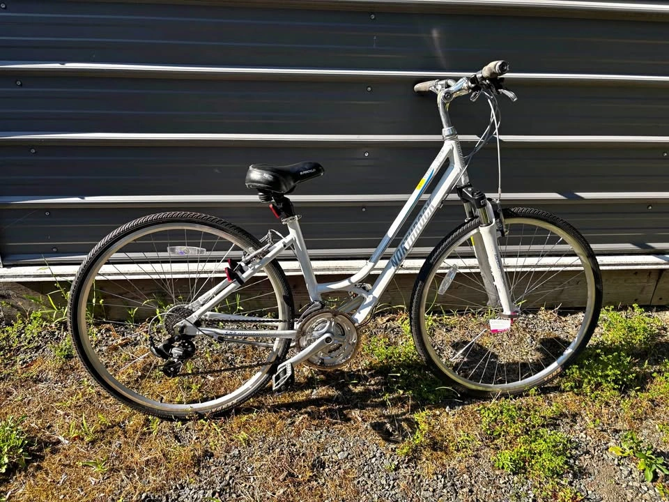 Northrock CL5 700c Hybrid Bike - Like New!