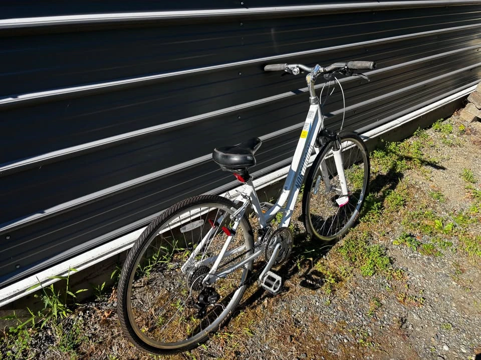 Northrock CL5 700c Hybrid Bike - Like New! - photo 3