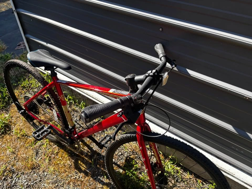 Hyper 700c Gravel / Hybrid Bike – 17" Aluminum Frame - photo 3