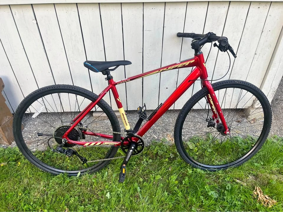Like New Hyper 700c Gravel / Hybrid Bike 17" Aluminum Frame