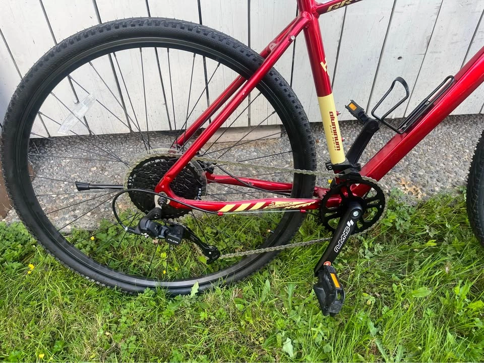 Like New Hyper 700c Gravel / Hybrid Bike 17" Aluminum Frame - photo 4