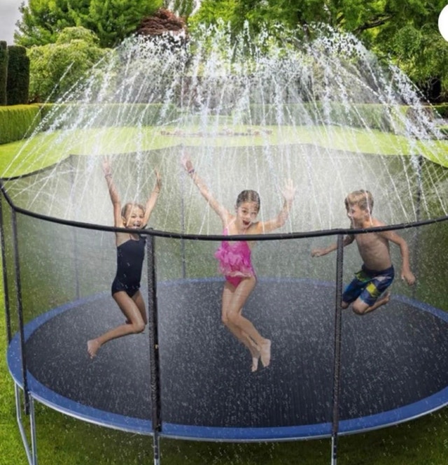 Round Trampoline with Water Mist Sprinkler Cooling System