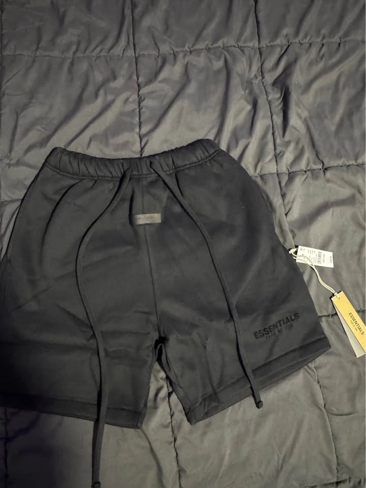 Black Essentials - photo 3