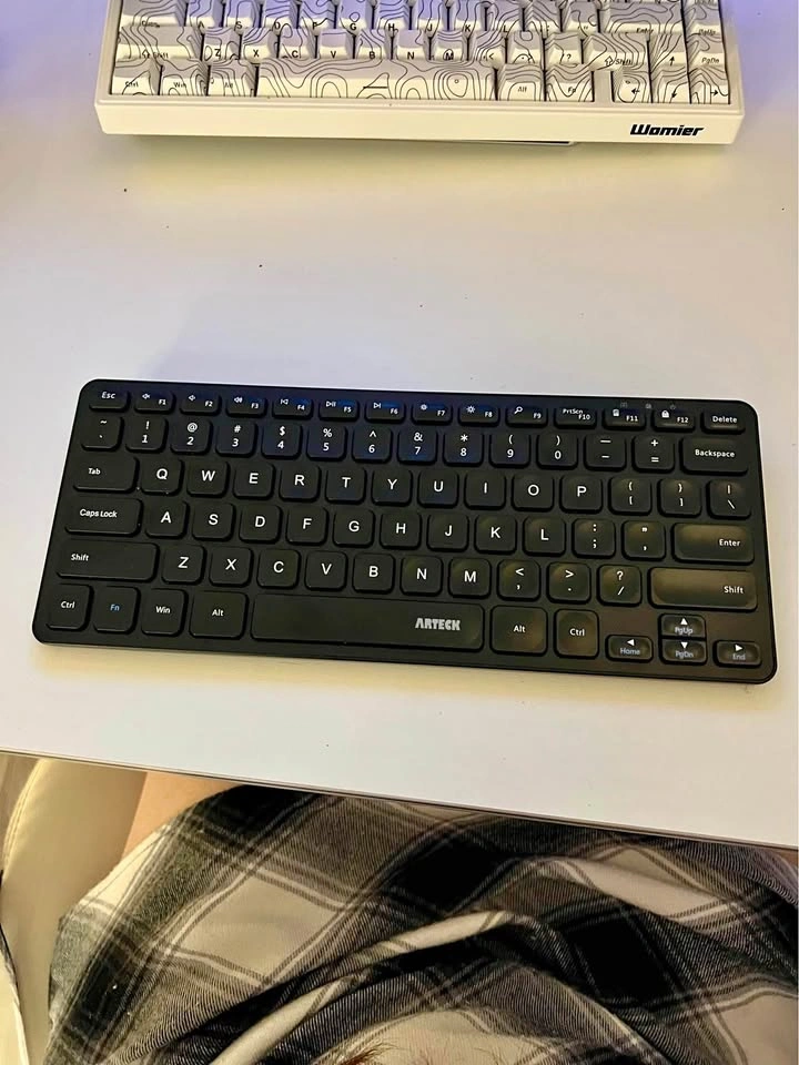 Arteck HW305 Wireless Bluetooth Compact Keyboard