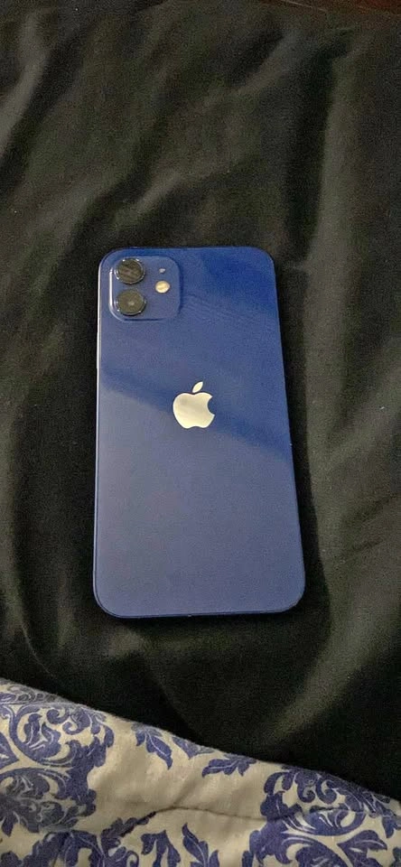 Apple iPhone 12