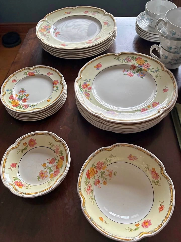 Vintage Pareek Johnson Brothers of England Floral Dinnerware Set
