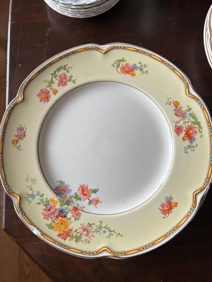 Vintage Pareek Johnson Brothers of England Floral Dinnerware Set - photo 3