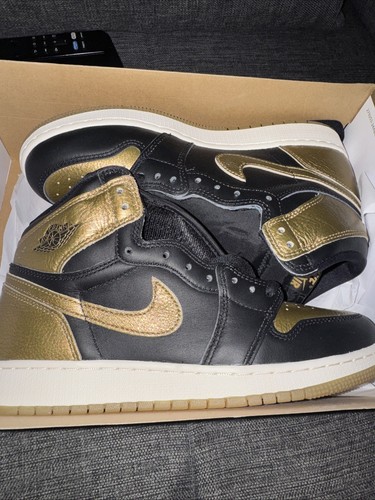 Nike Air Jordan 1 Retro High OG Black Metallic Gold Size 10