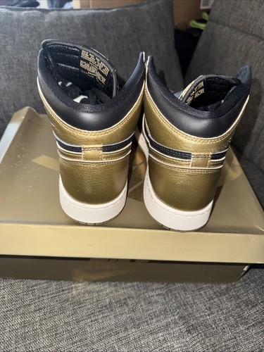Nike Air Jordan 1 Retro High OG Black Metallic Gold Size 10 - photo 4