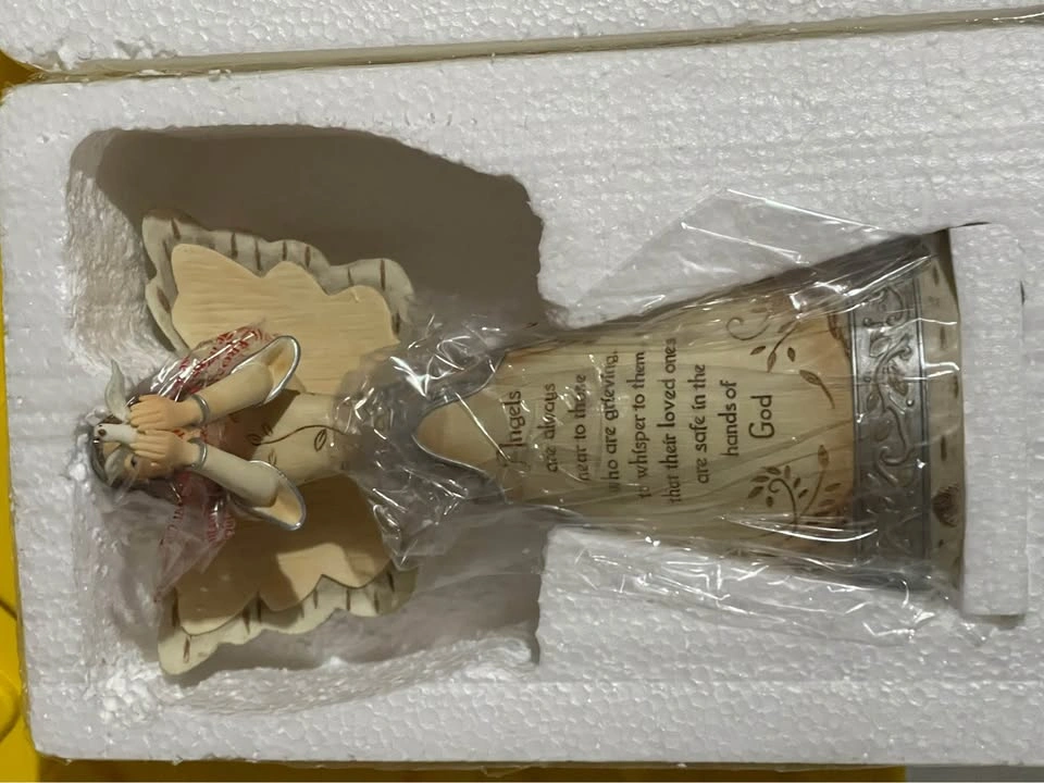 Pretty angel figurine new in box - photo 3