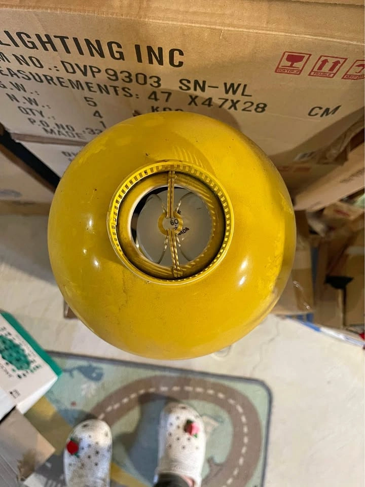 Vintage find - fun yellow table lamp