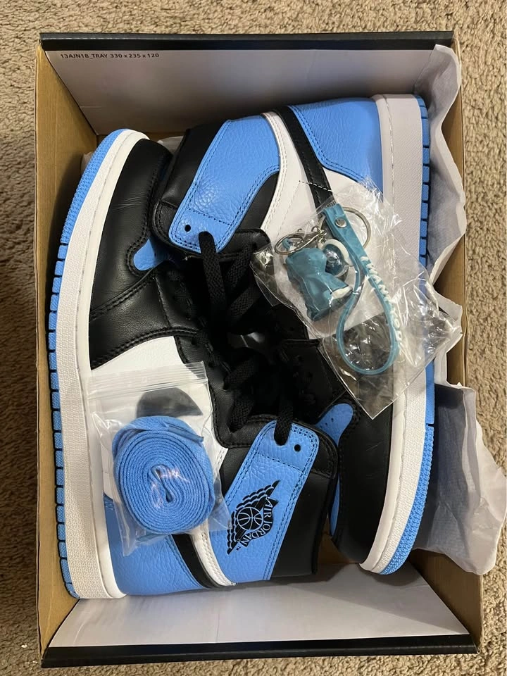Nike Air Jordan 1 Retro High OG (North Carolina Blue/Black)