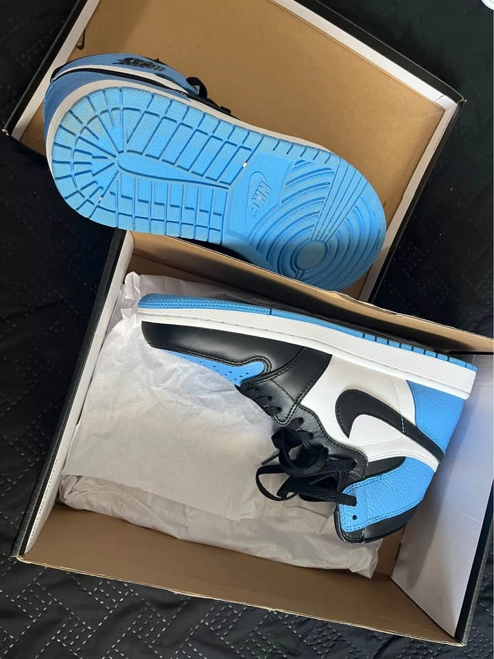 Nike Air Jordan 1 Retro High OG (North Carolina Blue/Black) - photo 3