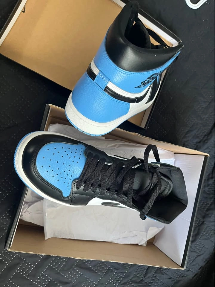 Nike Air Jordan 1 Retro High OG (North Carolina Blue/Black) - photo 4