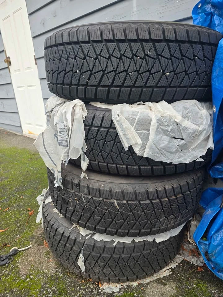 Bridgestone Blizzak DM-V2 Tires 225/65R17 on OEM Toyota Rims - photo 2