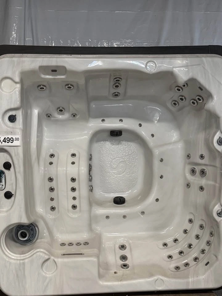 HOT TUB SALE !! WARRANTY & INSTAL AVAILABLE:) - photo 3