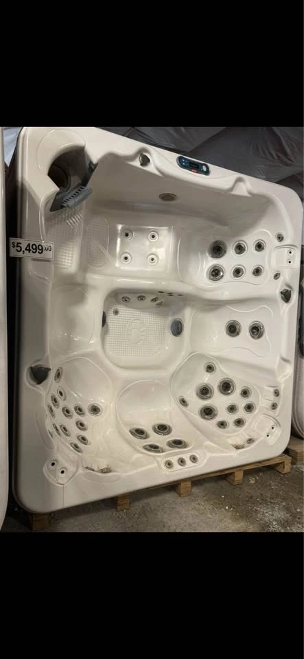 HOT TUB SALE !! WARRANTY & INSTAL AVAILABLE:) - photo 5