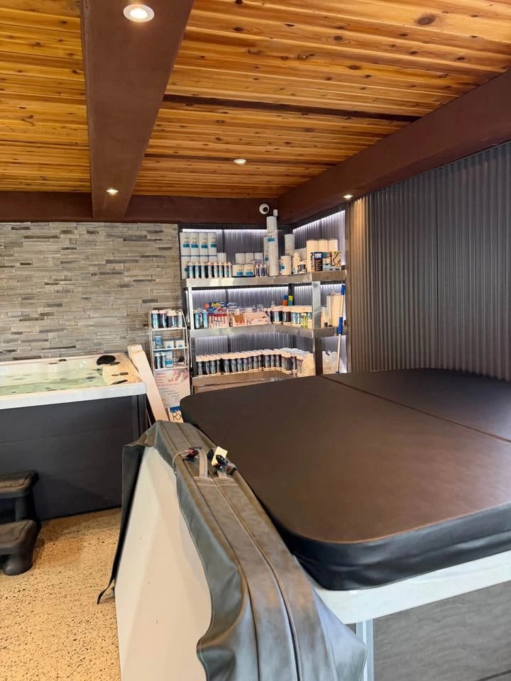HUGE HOT TUB TENT SALES EVENT. FREE DELIVERY, instal and pads av - photo 2