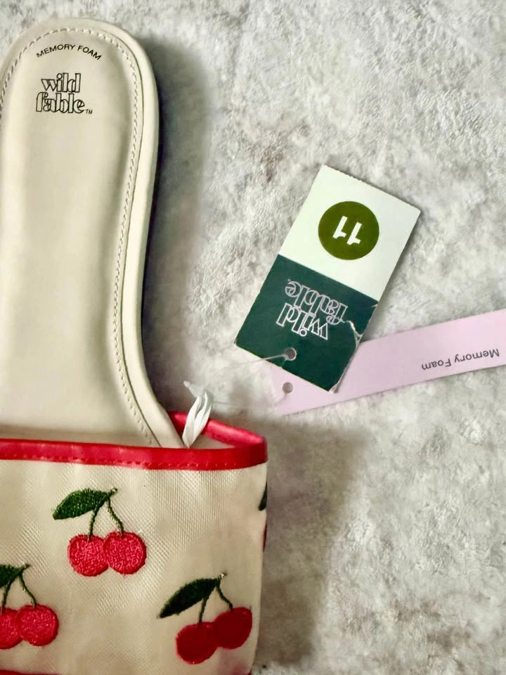 New with tags: Target Cherry Slide Sandals - photo 5