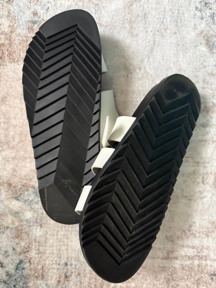 Steve Madden “Madden Girl” Sandals - new - photo 2