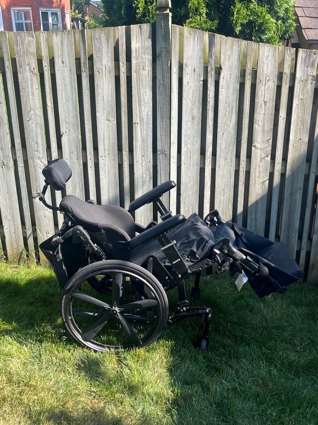 FUZE T50 EXPRESS TILTING WHEELCHAIR - BARELY USED - photo 5