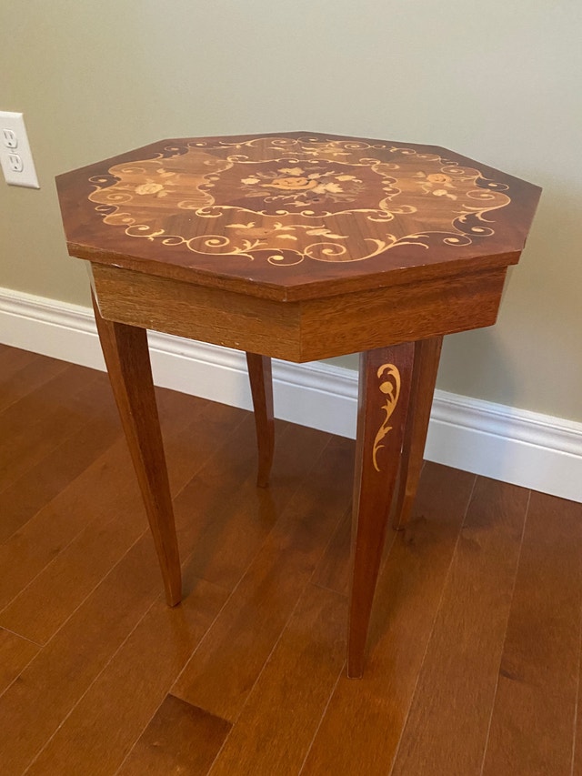 Various Furniture Items - photo 2