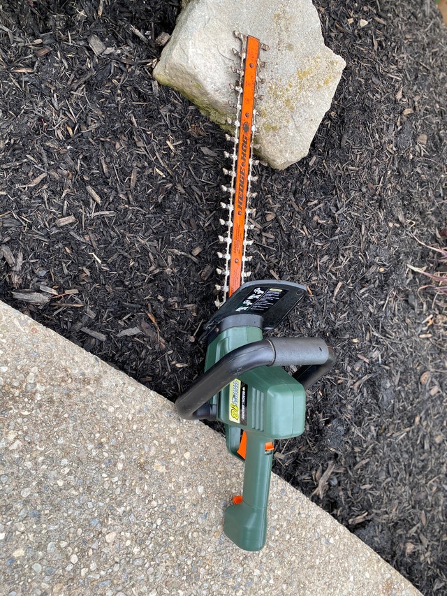 Hedge Trimmers - 3 to choose from - photo 4