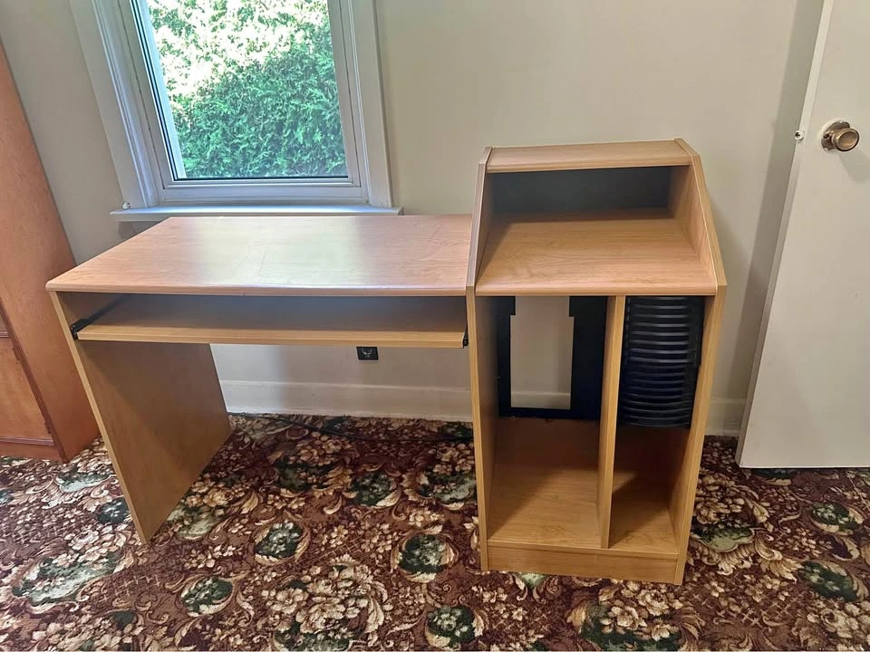 Computer desk