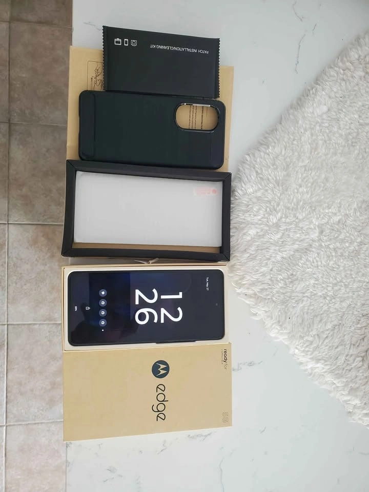 Like New Moto Edge 2022 256GB with New Case and 2 Screen Protect - photo 2