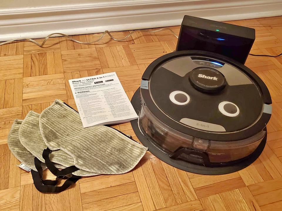 Shark robot vacuum