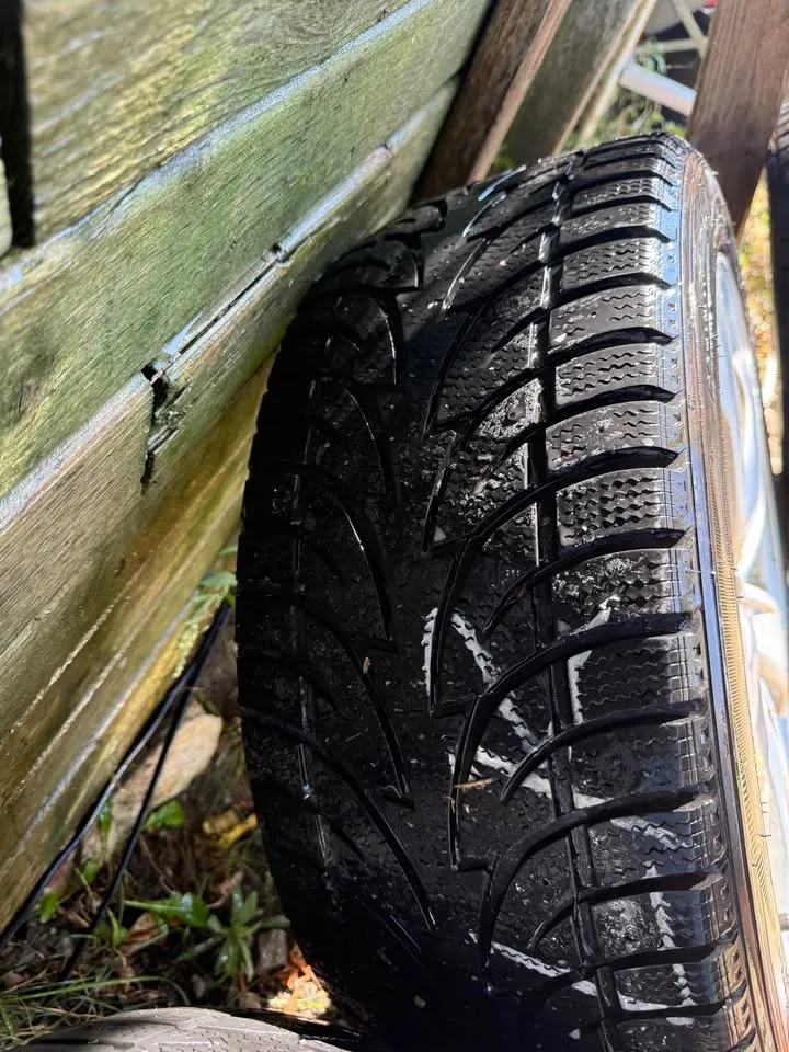 Audi A6 OEM Alloy Rims with Winter Tires – 18”, 5x112 image indicator(7)