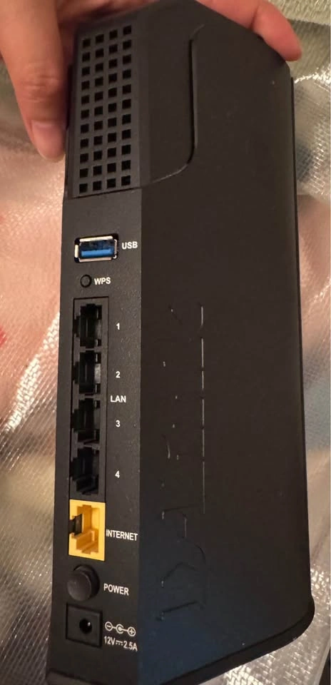 Optimum WiFi Router — Tested, Powers On - photo 2