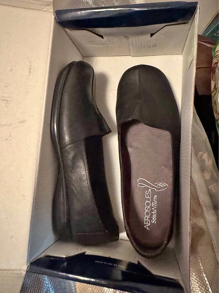 Aerosoles Stitch N Turn Black Leather Loafers — Women’s 7 — Like