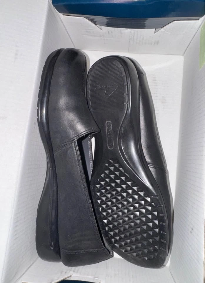 Aerosoles Stitch N Turn Black Leather Loafers — Women’s 7 — Like - photo 2