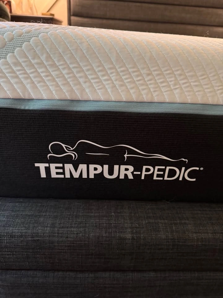 Tempur-Pedic Queen Mattress - photo 2