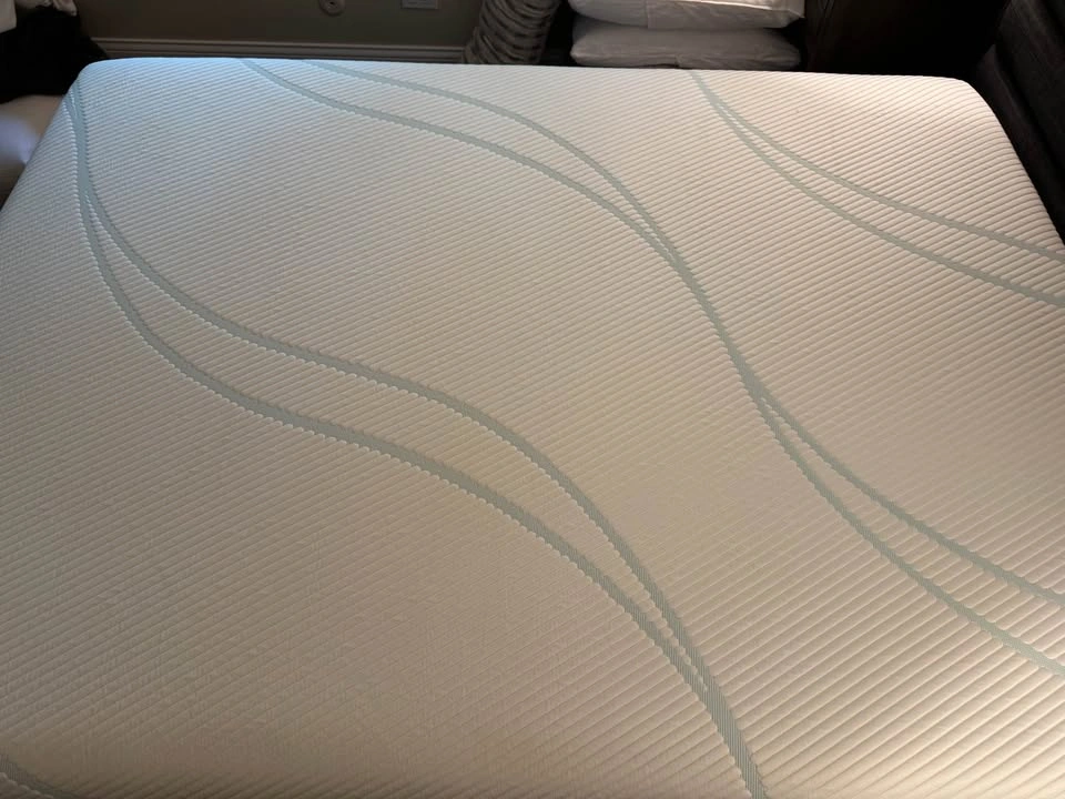 Tempur-Pedic Queen Mattress - photo 4