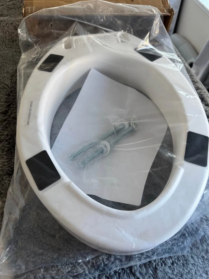 Brand New Elongated 3.5” Toilet Seat Riser - photo 5