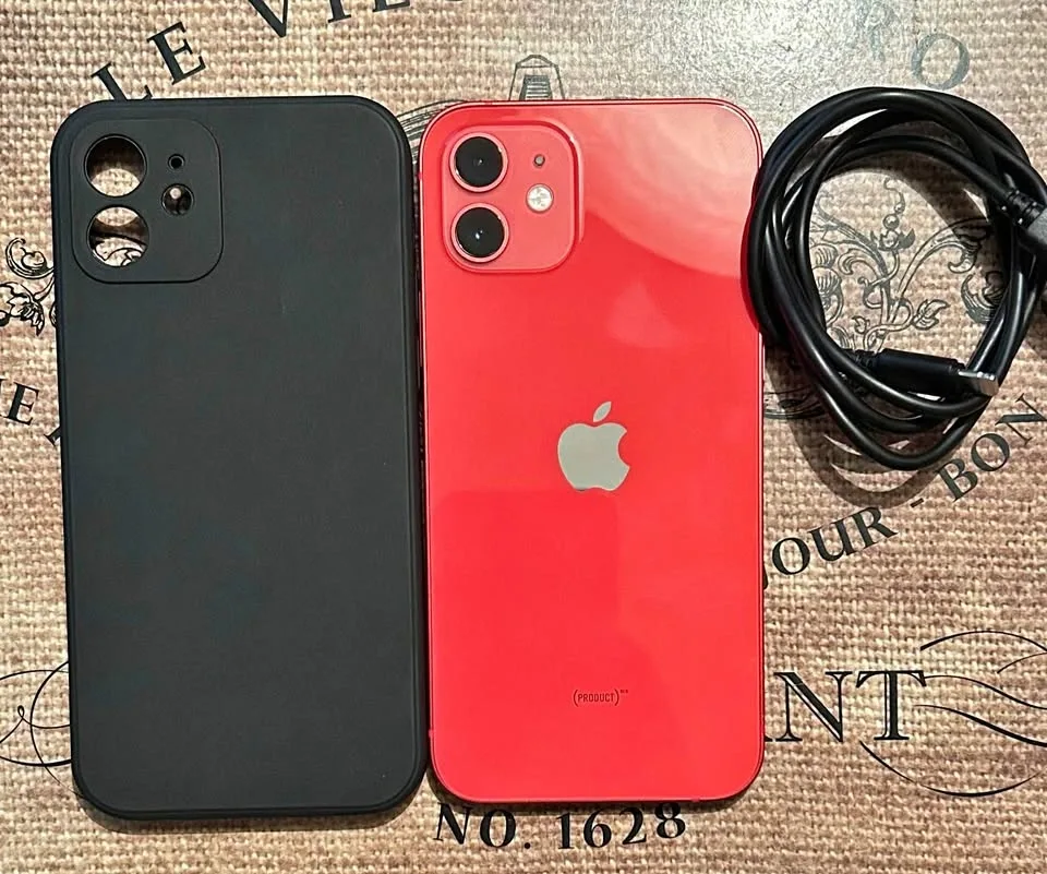 (100%) iPhone 12 64GB - Excellent Condition +Accessories.