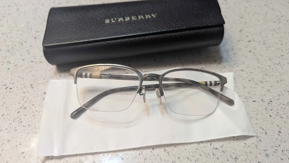 Burberry glasses - photo 3