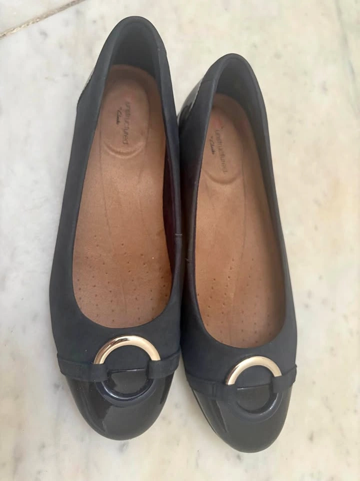 Clarks Unstructured Black Ballet Flats -US size 6